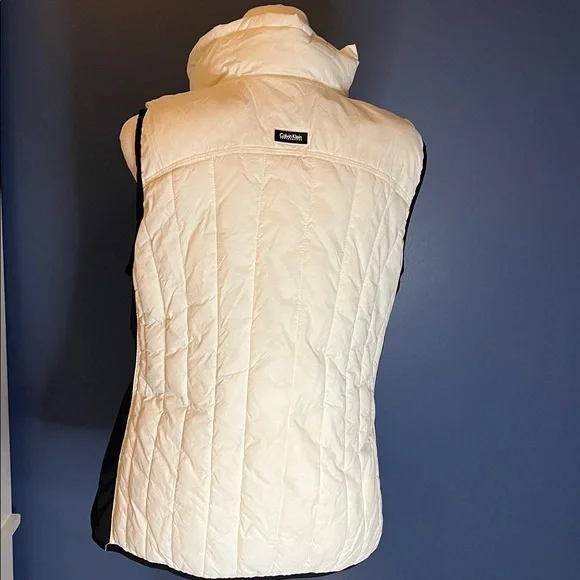 Calvin Klein puffy vest, cream with black side panels ans trim, stunning, cozy - Picture 3 of 17